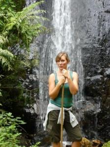 Touri am Wasserfall